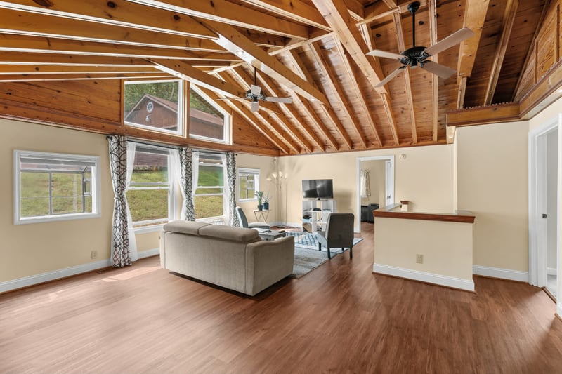 4833 Eatons Creek Rd, Nashville, TN 37218