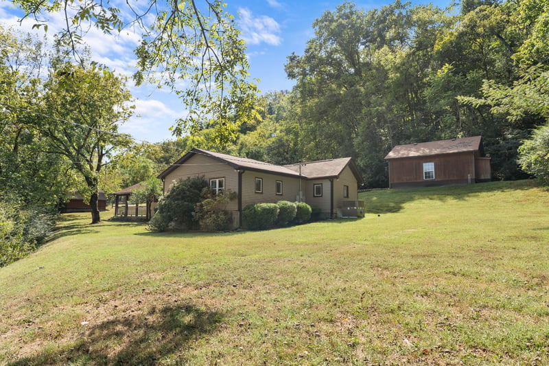 4833 Eatons Creek Rd, Nashville, TN 37218