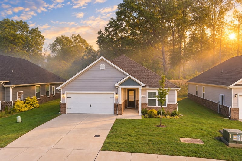 1003 Autumnwood Dr, Dickson, TN 37055