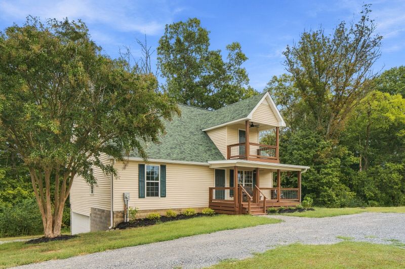 933 Harsh Ln, Castalian Springs, TN 37031