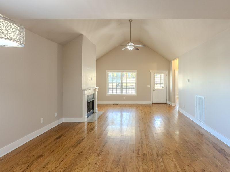 303 35th Ave N, Nashville, TN 37209