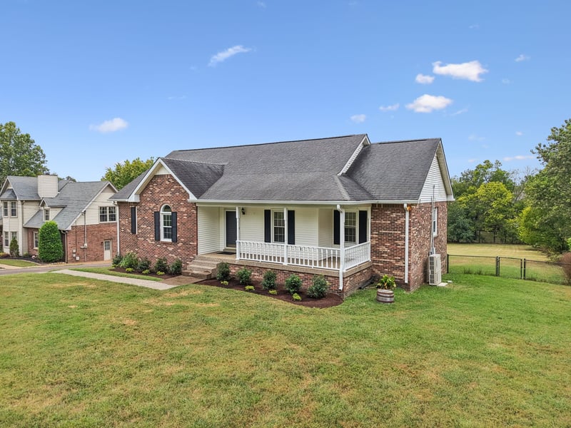 1017 Newmans Trl, Hendersonville, TN 37075