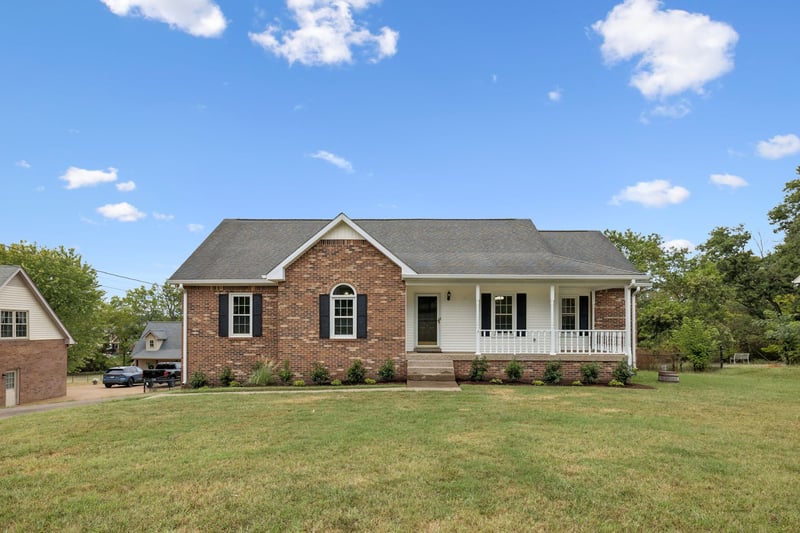 1017 Newmans Trl, Hendersonville, TN 37075