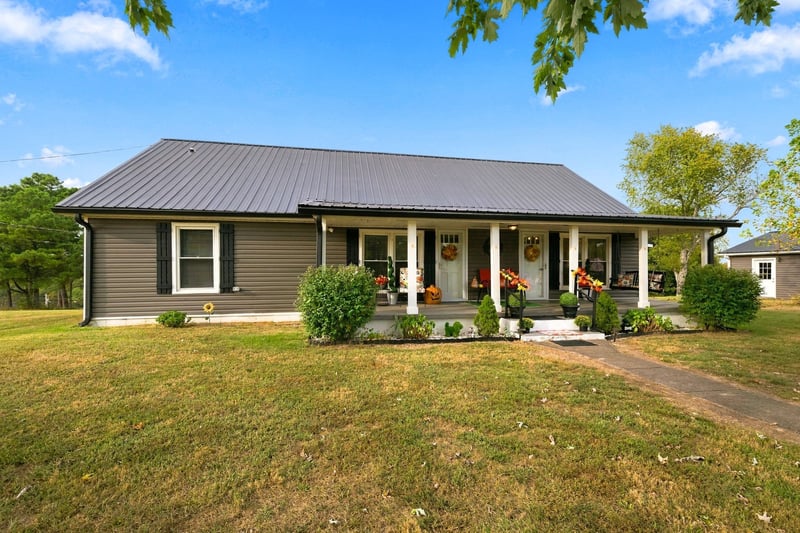 2412 Maysville Rd, Dickson, TN 37055