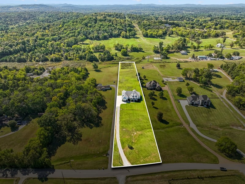 2180 Philadelphia Rd, Lebanon, TN 37087