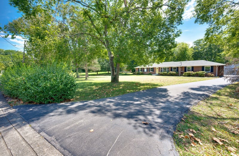 570 Joyce Ln, Nashville, TN 37216