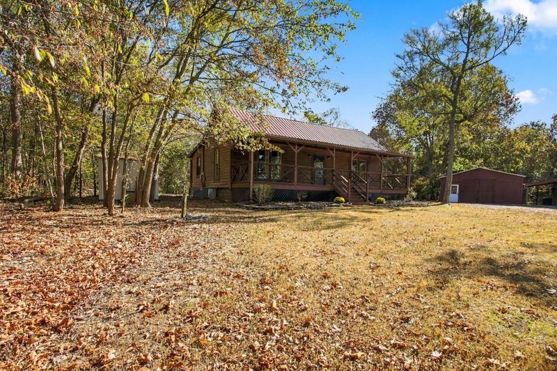 3561 Tobe Robertson Rd, Columbia, TN 38401