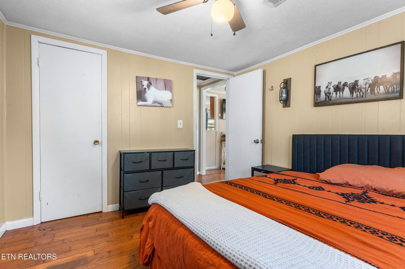 613 W 4th Ave, Lenoir City, TN 37771