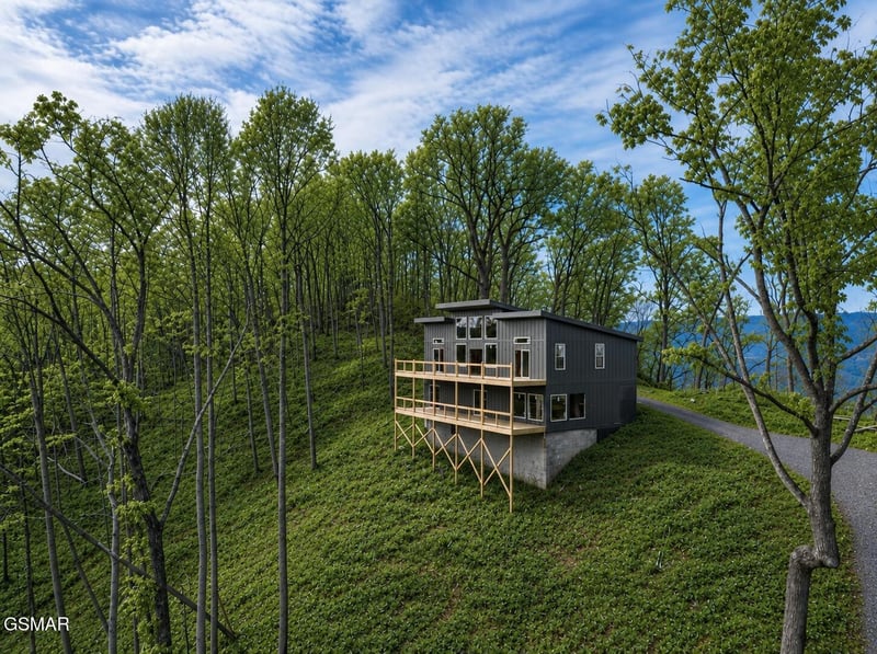 1995 Spurling Rd, Sevierville, TN 37862