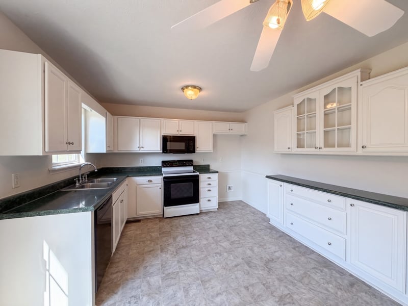 1303 St Hubbins Dr, La Vergne, TN 37086
