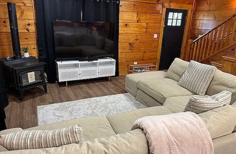 1941 Upper Station Camp Cir, Cottontown, TN 37048