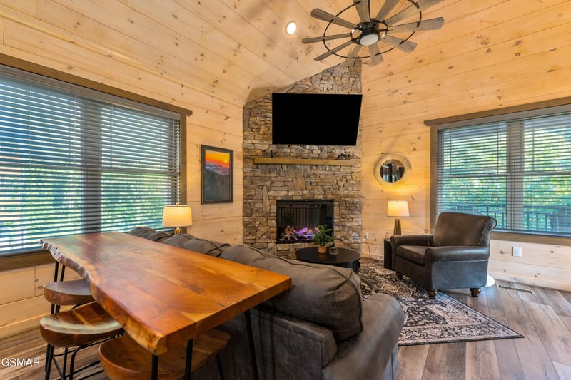 3342 Frontier View Dr, Sevierville, TN 37876