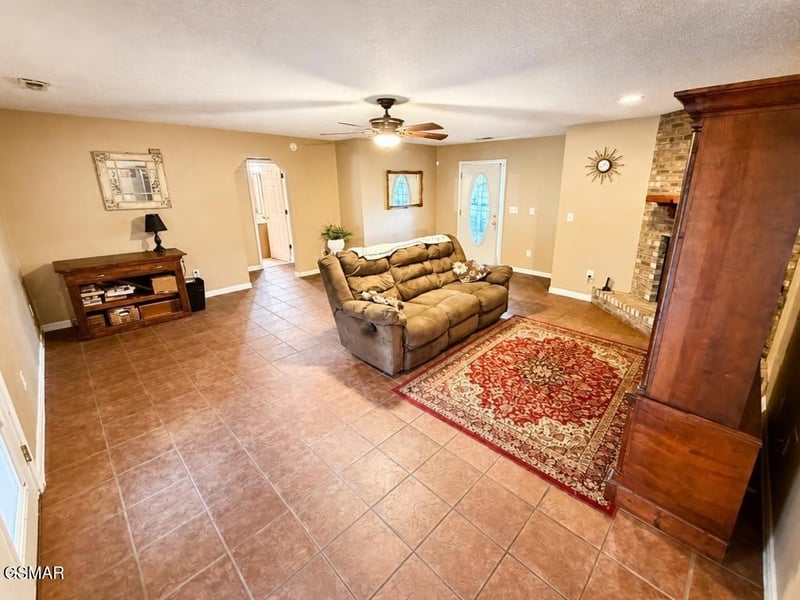 1955 Old Newport Hw, Sevierville, TN 37876
