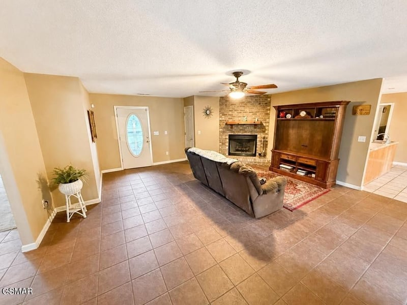 1955 Old Newport Hw, Sevierville, TN 37876