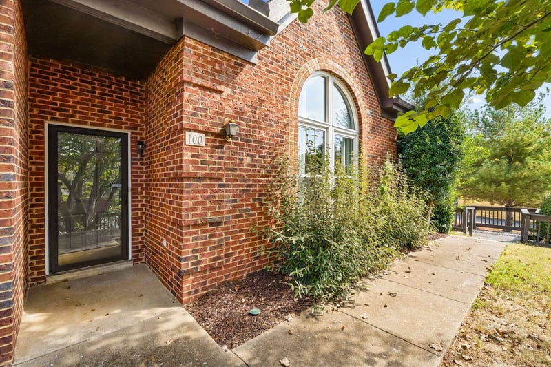 100 Highland Villa Dr, Nashville, TN 37211