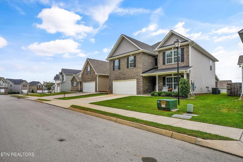 9273 Upstream Ln, Knoxville, TN 37931