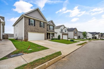 9273 Upstream Ln, Knoxville, TN 37931