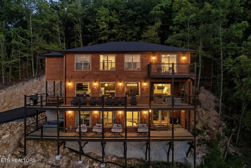 1990 Blackthorn Tr, Sevierville, TN 37876