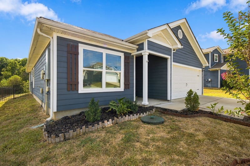 2946 Beeswax St, Columbia, TN 38401