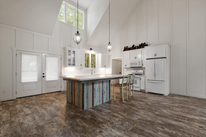 423 Eastside Rd, Burns, TN 37029