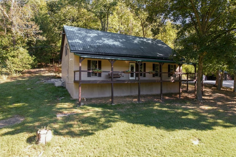 289 Harris Hollow Rd, Pleasant Shade, TN 37145