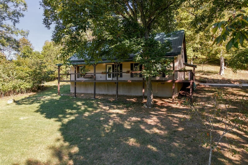 289 Harris Hollow Rd, Pleasant Shade, TN 37145
