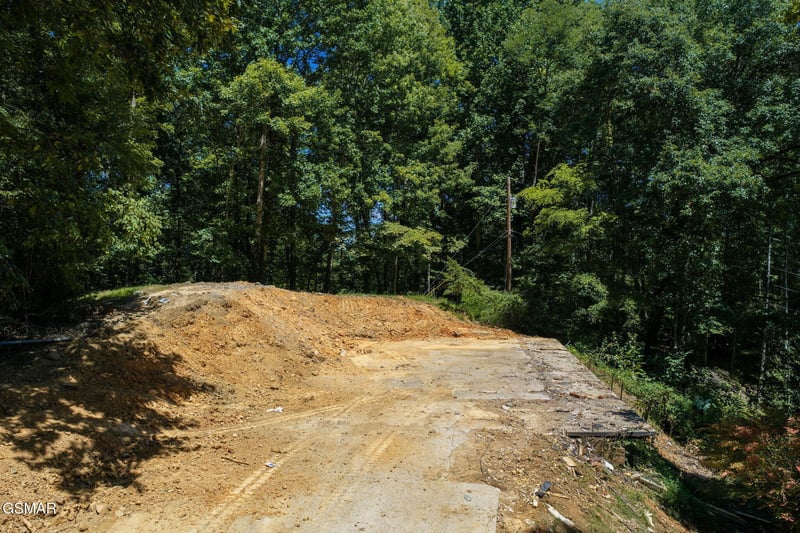 2239 Grassy Branch Rd, Sevierville, TN 37876