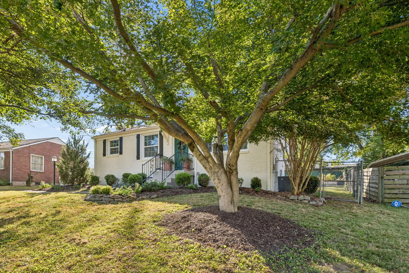 2104 Geneiva Dr, Nashville, TN 37216