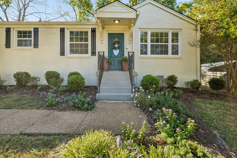 2104 Geneiva Dr, Nashville, TN 37216