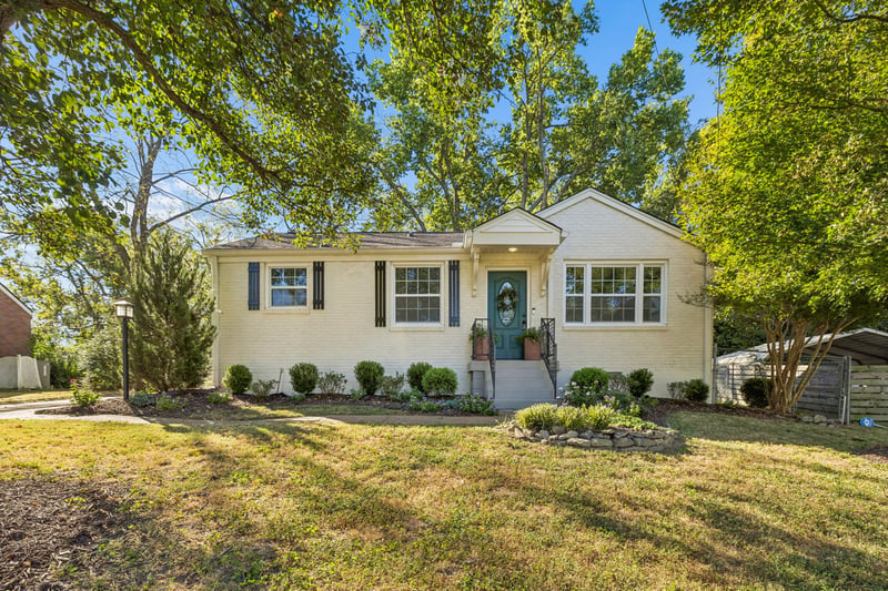 2104 Geneiva Dr, Nashville, TN 37216