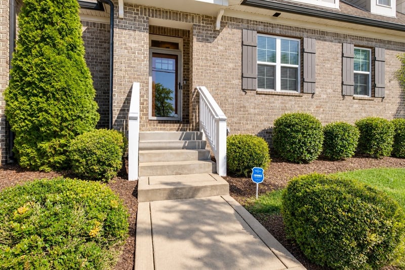 2738 Lakeland Dr, Nashville, TN 37214