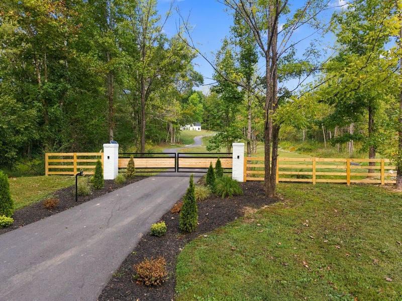 112 Berry Rd, Dickson, TN 37055