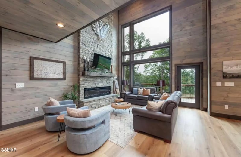 2430 Cove Mountain Ln, Sevierville, TN 37862