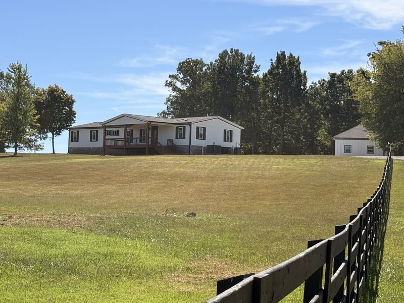 284 Paul Thompson Rd, Bethpage, TN 37022