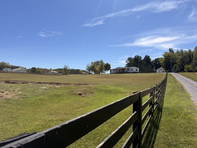284 Paul Thompson Rd, Bethpage, TN 37022