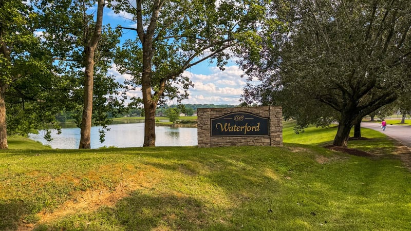 1940 Waterford Dr, Old Hickory, TN 37138