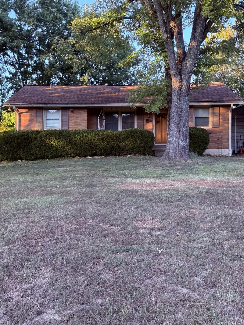945 Bowling Branch Rd, Cottontown, TN 37048