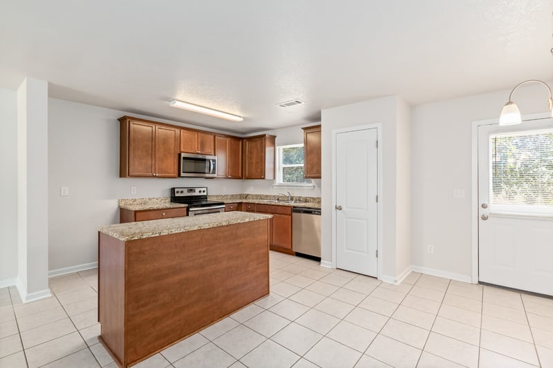2515 Queen Bee Dr, Columbia, TN 38401