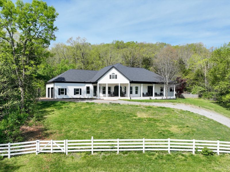 4321 Long Ln, Franklin, TN 37064