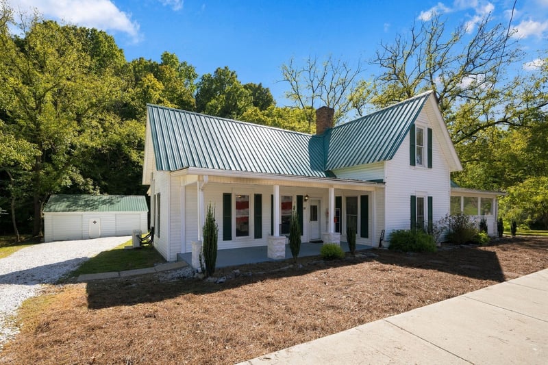 525 Water St, Charlotte, TN 37036