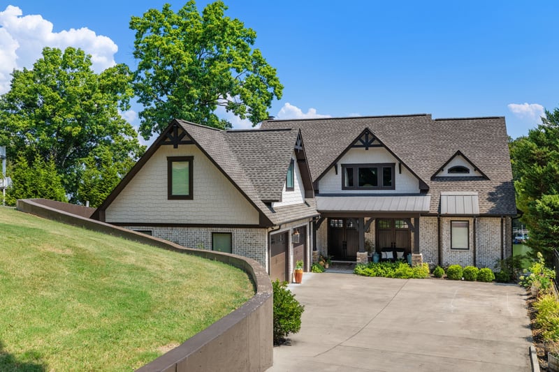 638 Pinegrove Dr, Muscle Shoals, AL 35661