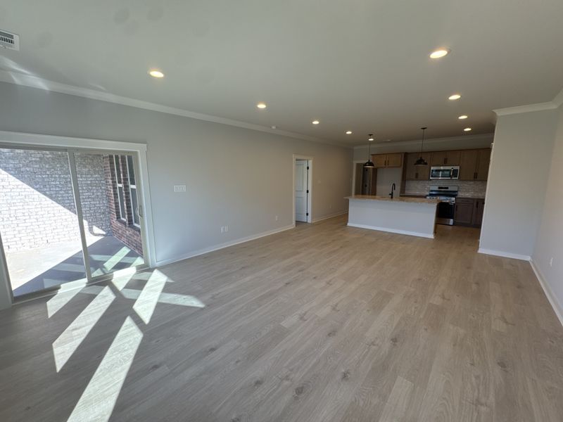 565 W Foxrun, Springfield, TN 37172