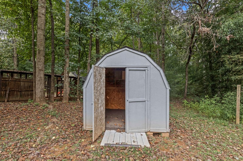 91 Oak Hill Dr NE, White, GA 30184