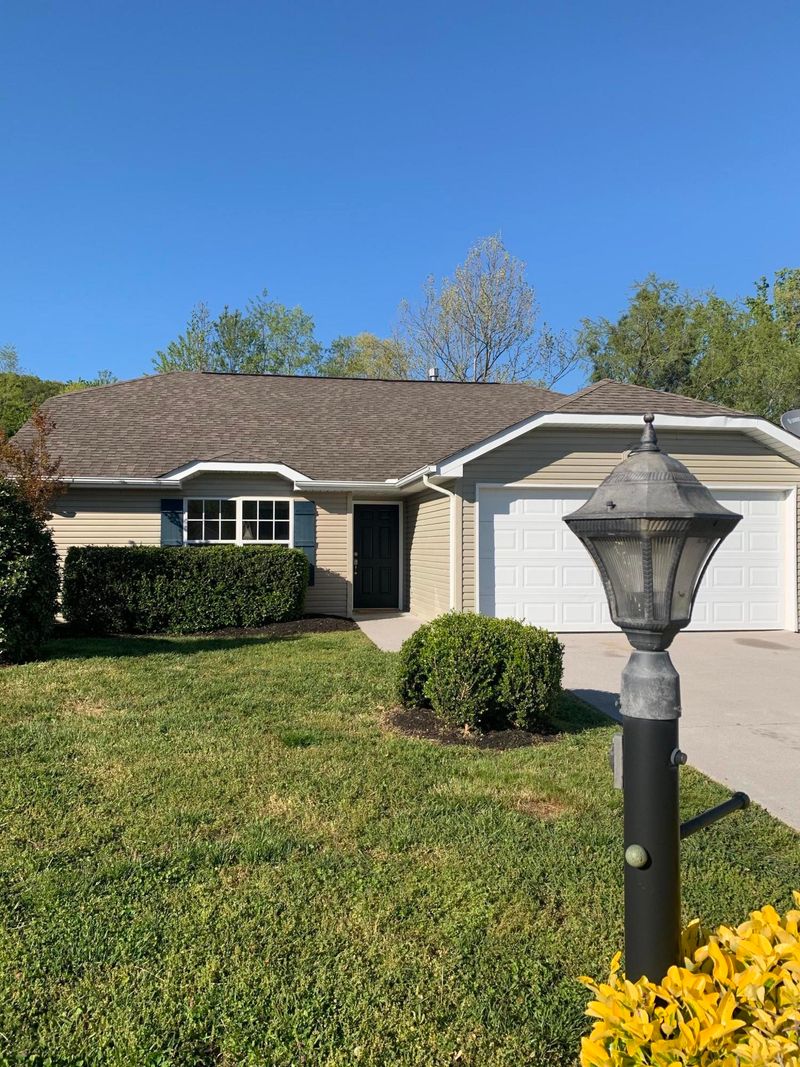 8701 Trapper Ln, Knoxville, TN 37931
