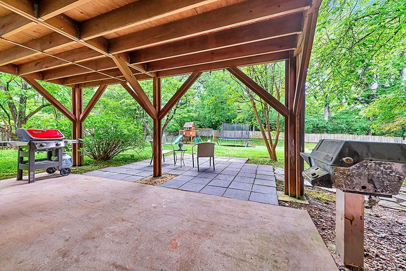 9509 Gulf Park Dr, Knoxville, TN 37923