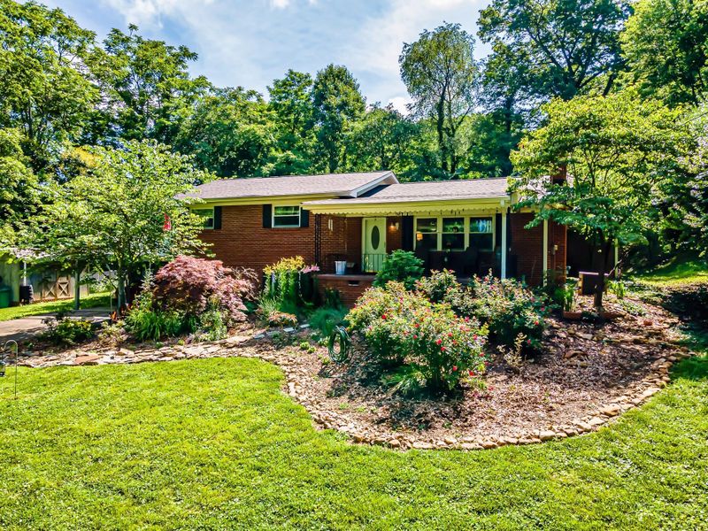 11012 Thornton Dr, Knoxville, TN 37934