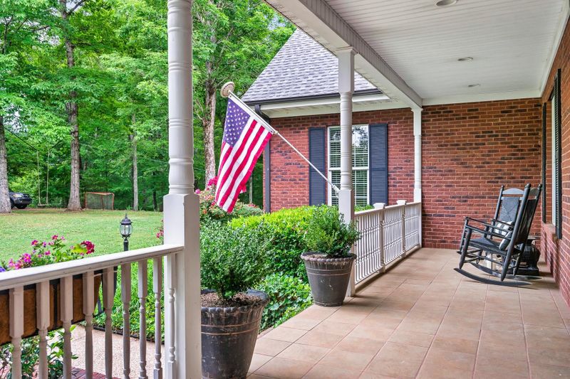300 Twin Coves Dr, Lenoir City, TN 37772