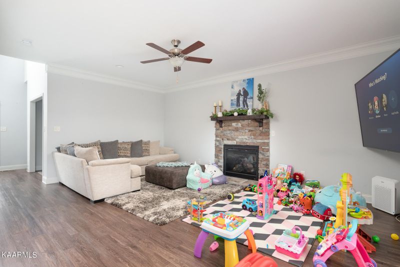 106 W Elderberry St, Oak Ridge, TN 37830