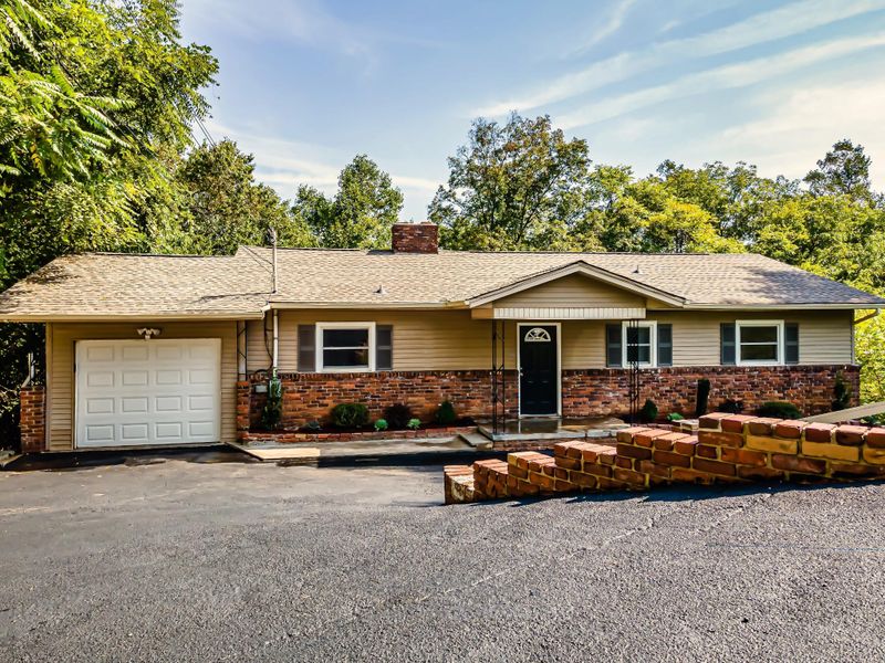 5307 Pinnacle Dr, Knoxville, TN 37914