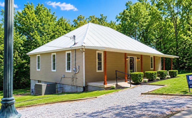 112 Humphries St, Charlotte, TN 37036